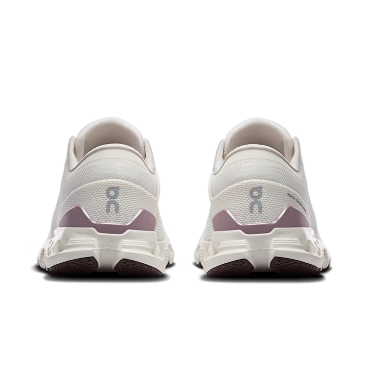 Women's Cloud X 4